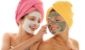 Заспокійлива маска для обличчя в домашніх умовах: рецепти